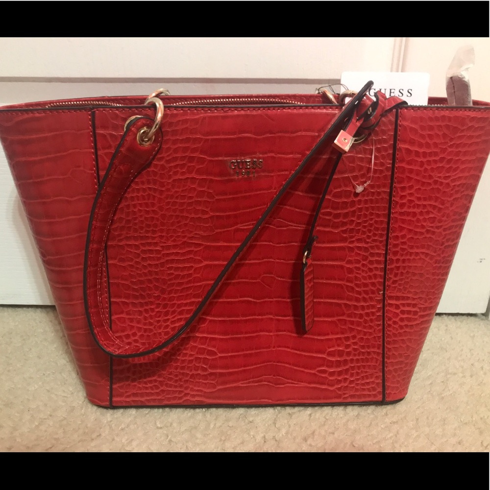 RED GUESS PURSE